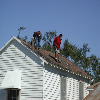 Two_roofers_at_work