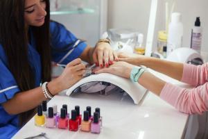 St. Louis Work Comp Attorney: Nail Salon Workers Chemical Exposure