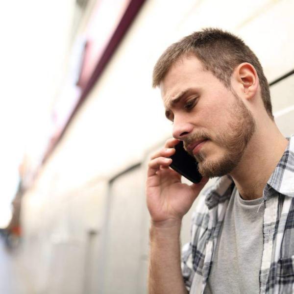 injured worker on the phone with boss